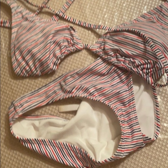 GAP Two two piece Tred white and blue striped bathingl suit - Picture 6 of 6